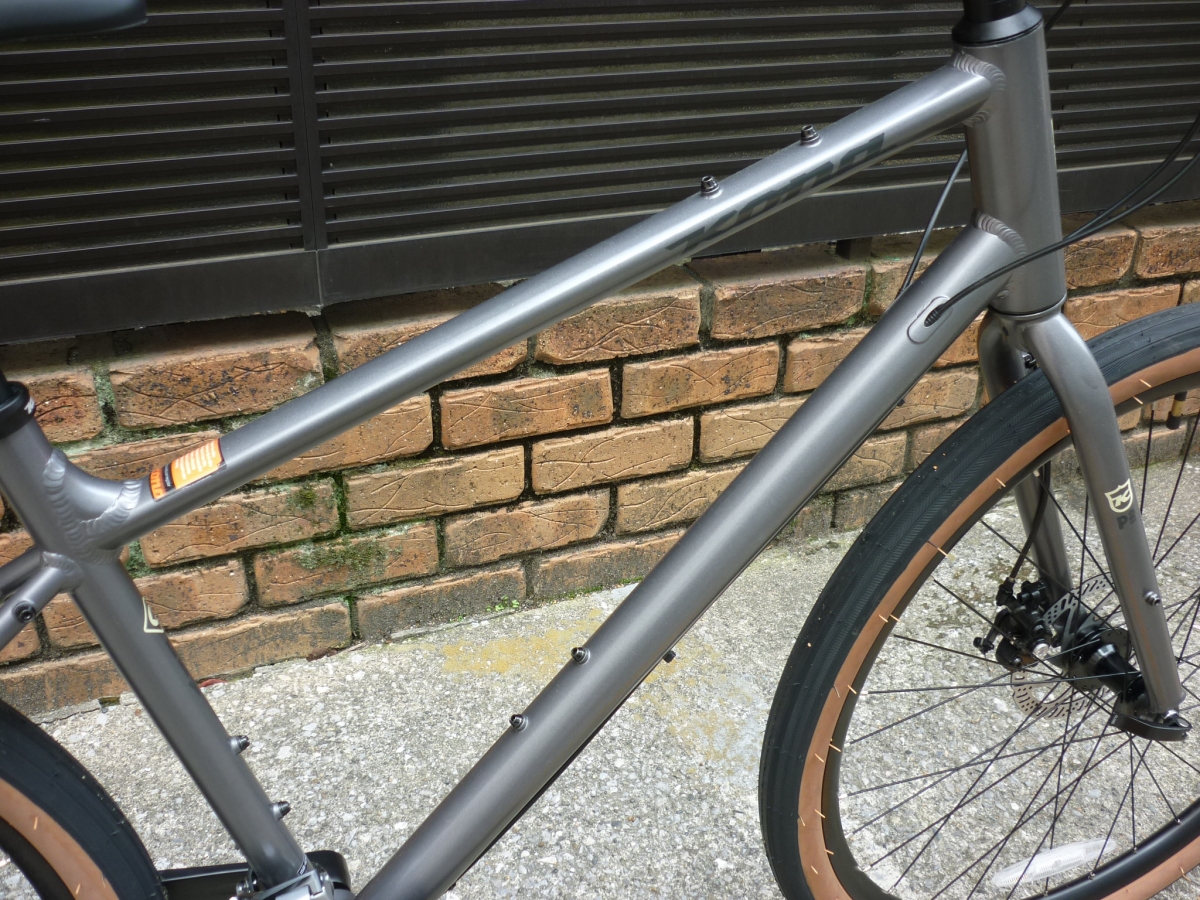 KONA】即日お渡し可能！太いタイヤが魅力のグラベルクロスバイク