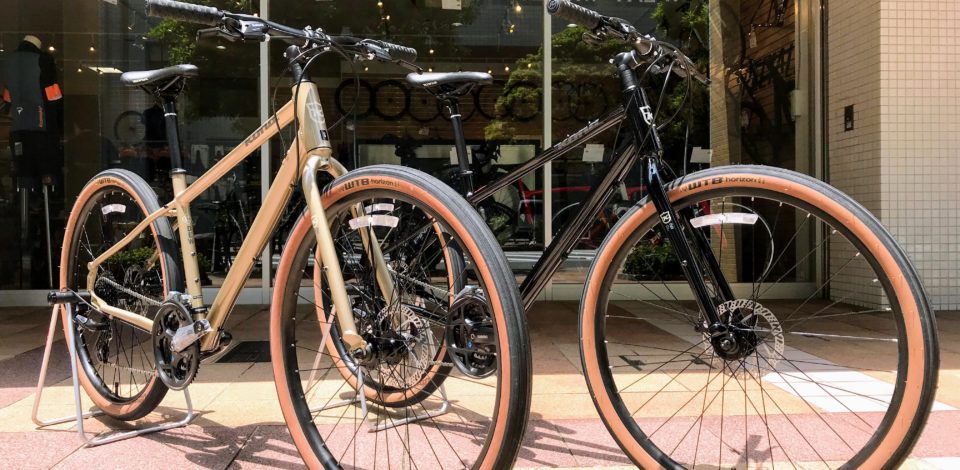 普段使いから週末まで頼れるコミューターバイク【KONA Dew 2020