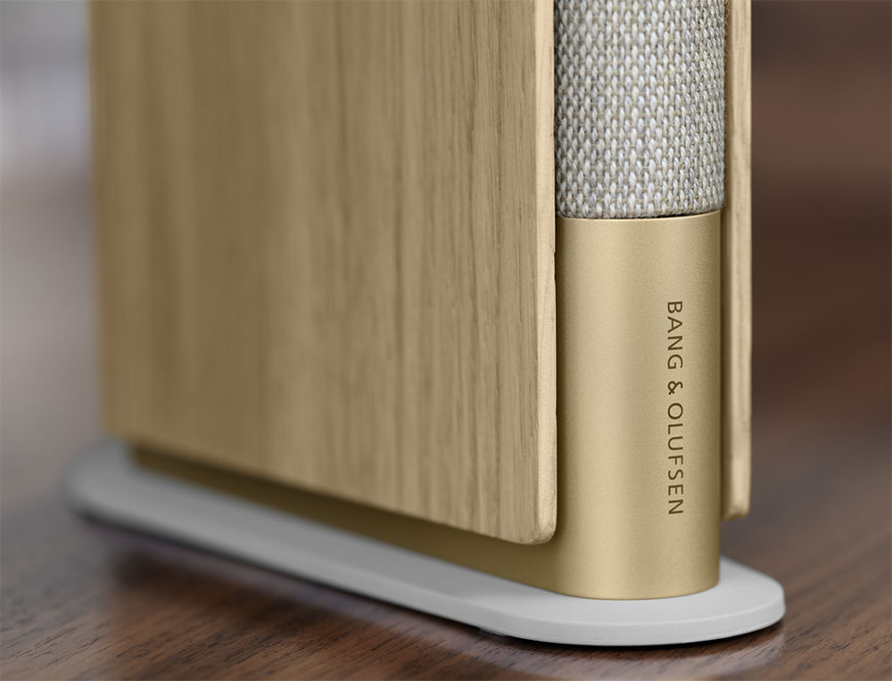 BANG & OLUFSEN が、B5判ブックシェルフ型スピーカー「BEOSOUND EMERGE
