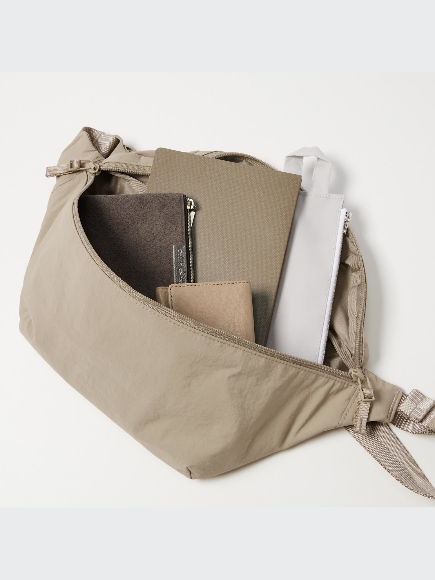 ユニクロ公式 | ナイロンボディバッグ