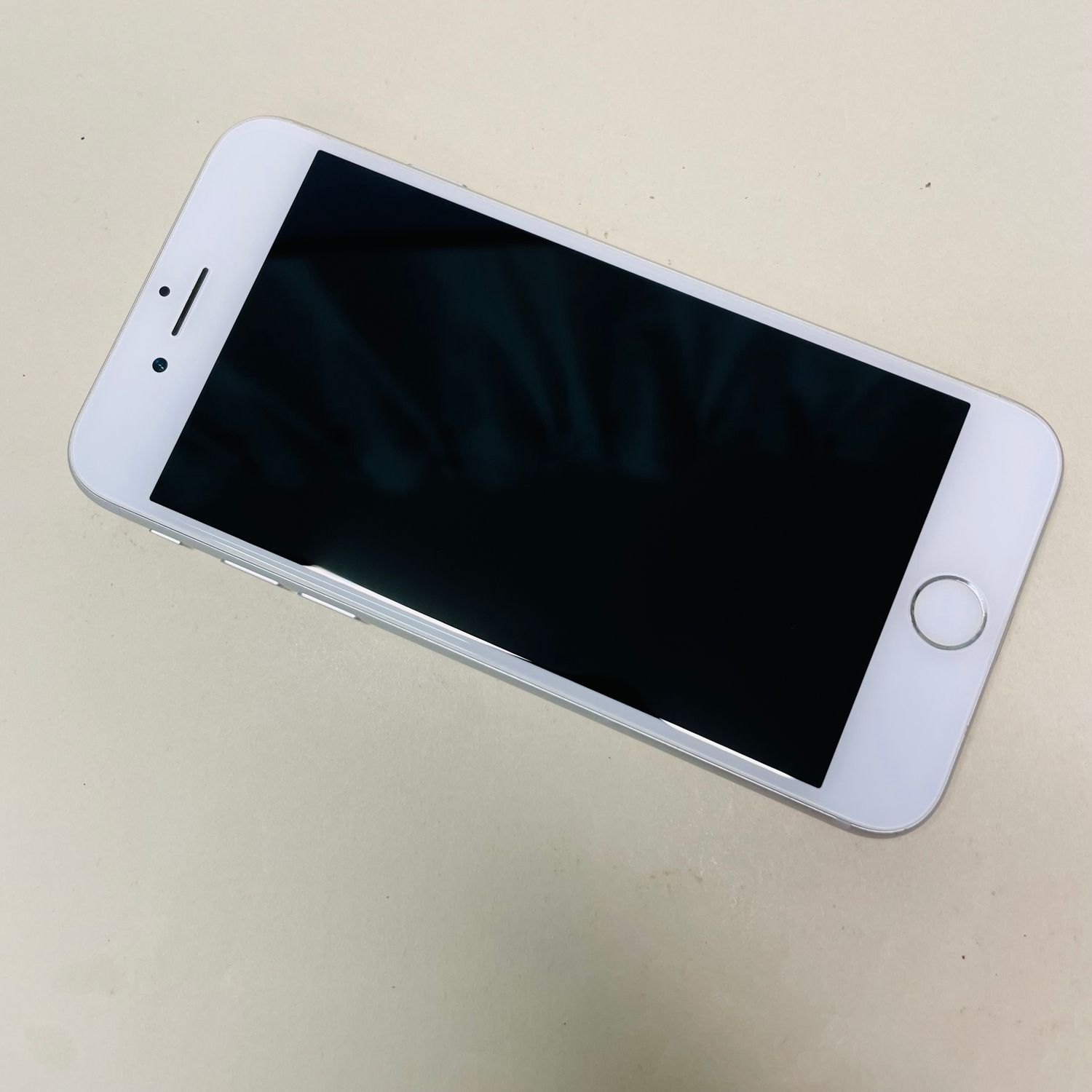 ムスビー｜Iphone 7 128GB SIMフリー バッテリー100% 77485【iPhone7