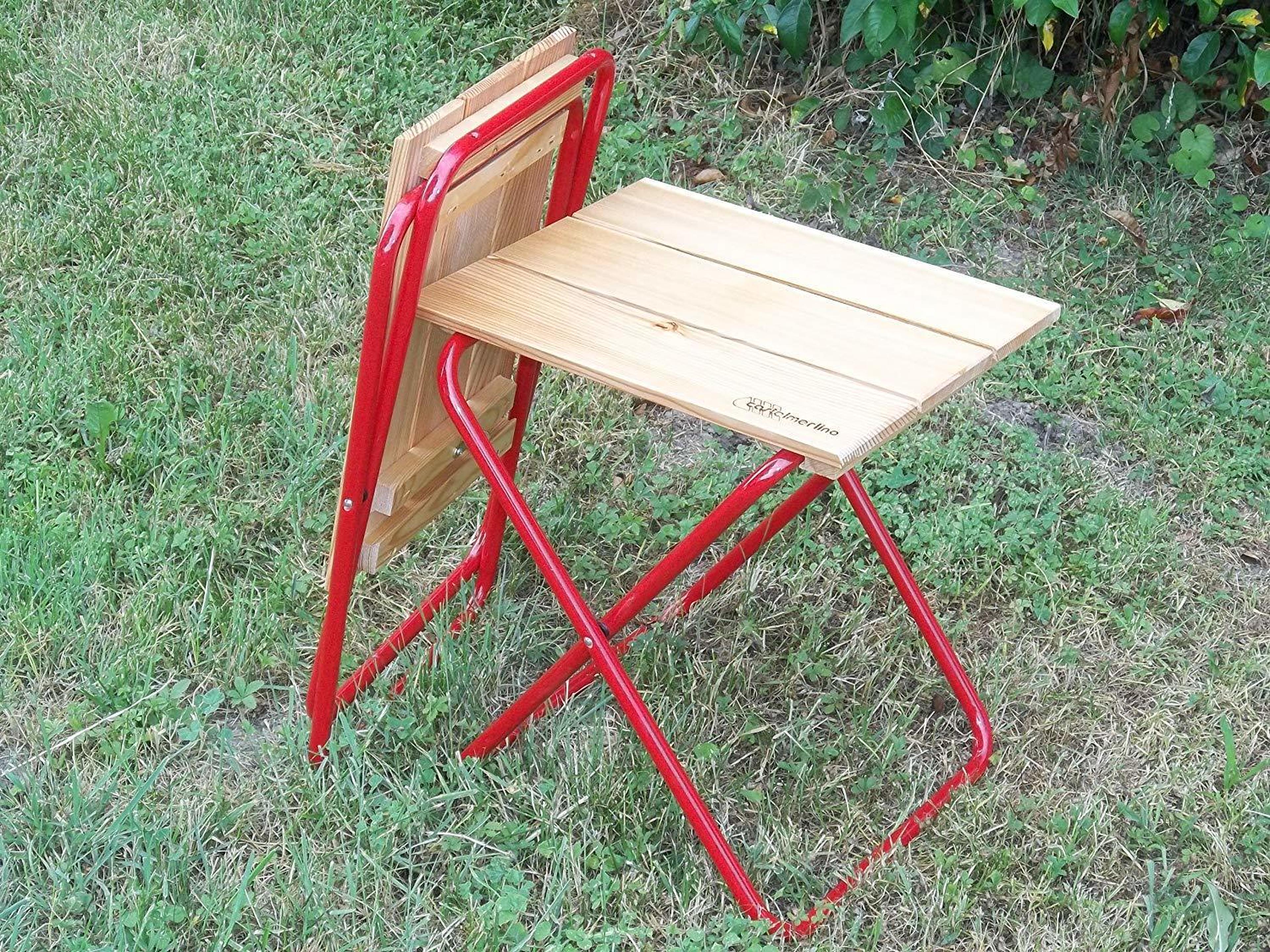 赤い脚」が目印！イタリアの「カステルメルリーノ」のおしゃれ